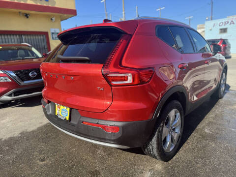 2021 Volvo XC40 T4 Momentum