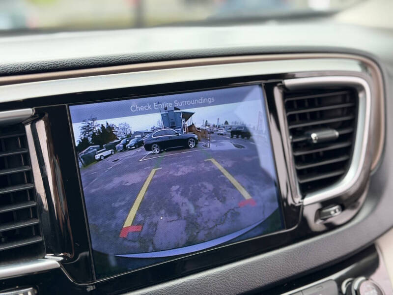 2017 Chrysler Pacifica Touring-L Plus