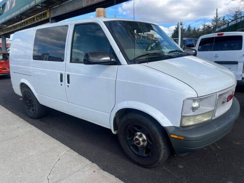 2004 GMC Safari for sale at AUTOFYND in Elmont NY