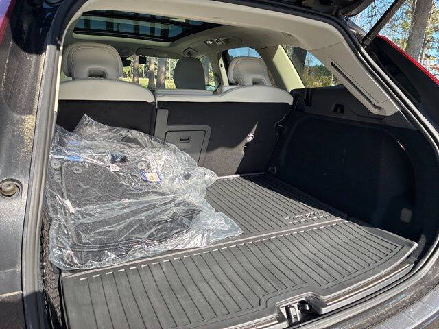 2025 Volvo XC60 T8 Plus Dark Theme