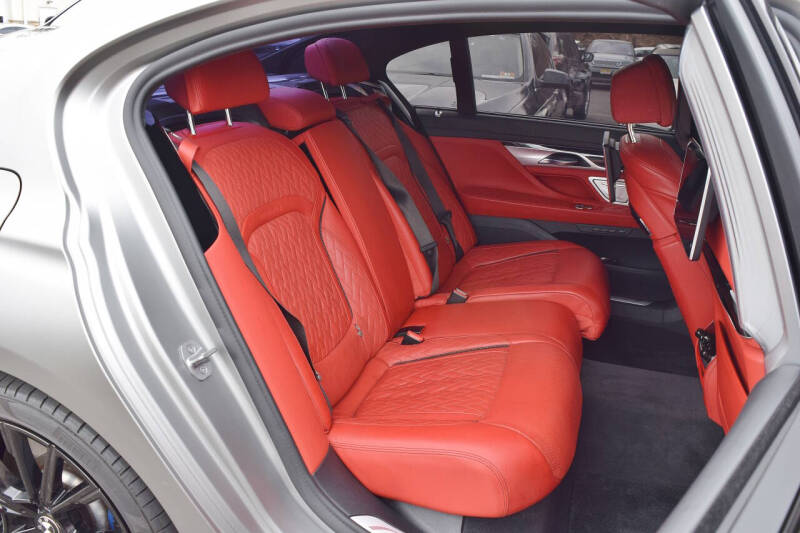 2022 BMW 7 Series M760i xDrive