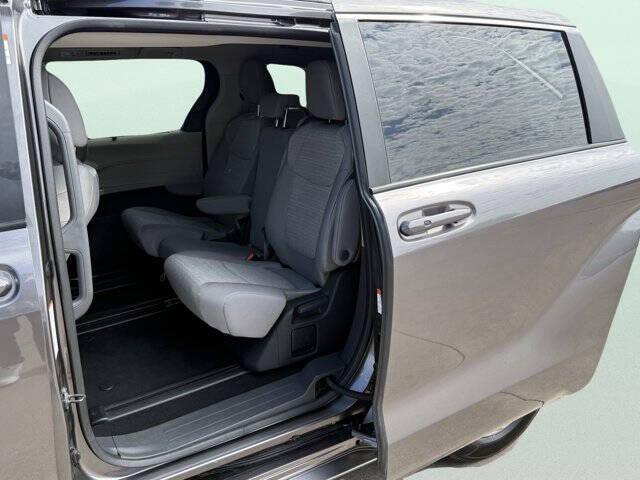 2024 Toyota Sienna LE 8-Passenger