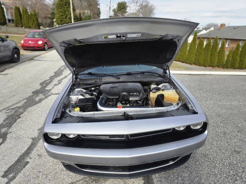 2015 Dodge Challenger SXT Plus