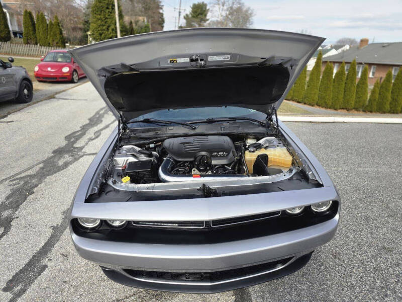 2015 Dodge Challenger SXT Plus