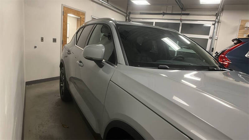 2025 Volvo XC40 B5 Core Bright Theme