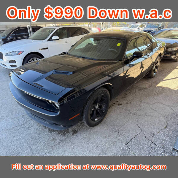 2015 Dodge Challenger SXT's photo