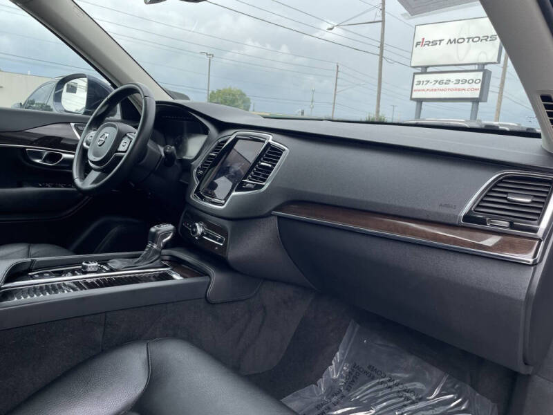 2017 Volvo XC90 T6 Momentum