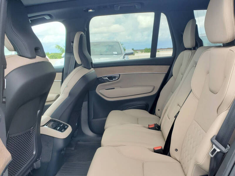 2025 Volvo XC90 B6 Core Bright Theme