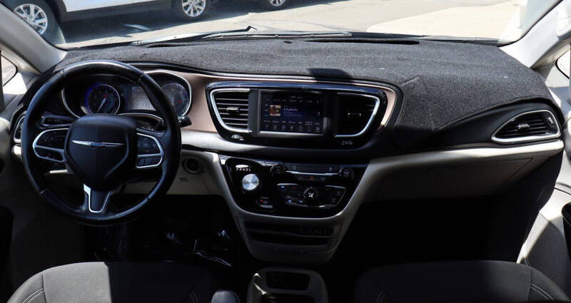 2021 Chrysler Voyager LX