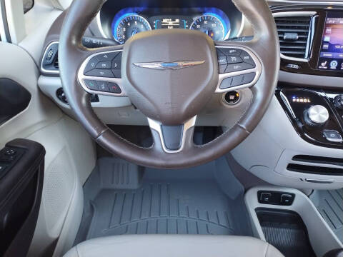 2017 Chrysler Pacifica Touring-L