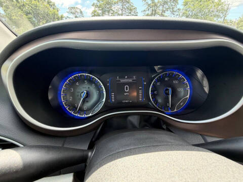 2022 Chrysler Voyager LX