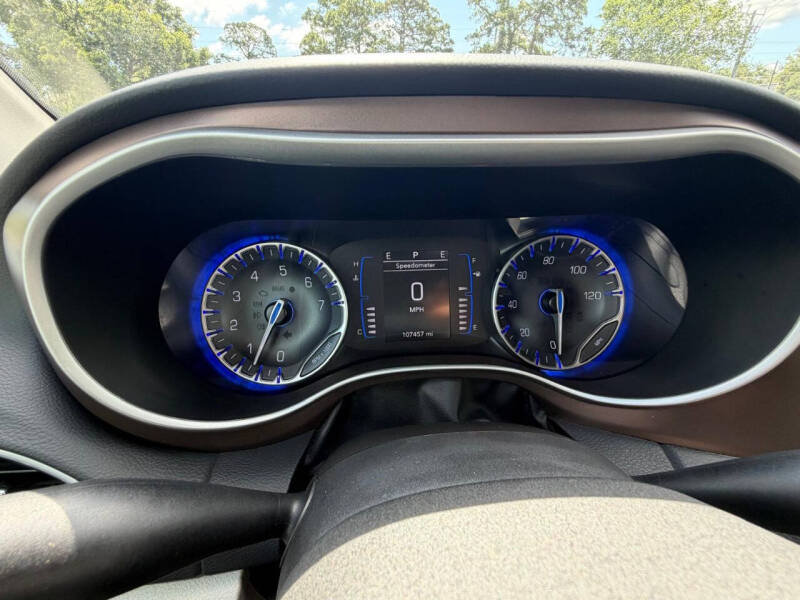 2022 Chrysler Voyager LX