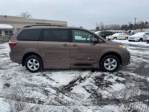 2018 Toyota Sienna LE Mobility 7-Passenger