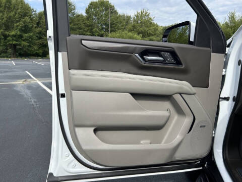 2025 GMC Yukon Elevation