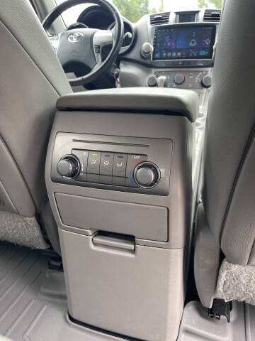 2012 Toyota Highlander SE