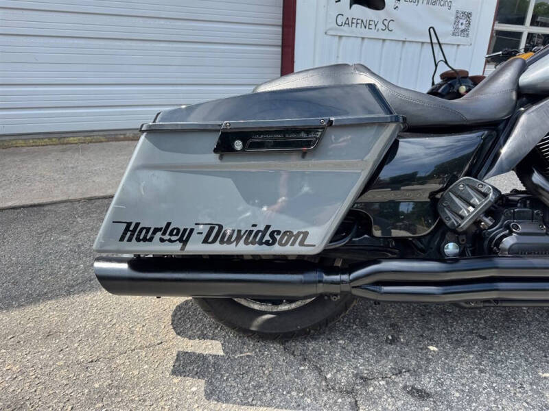 2010 Harley-Davidson FLHX -