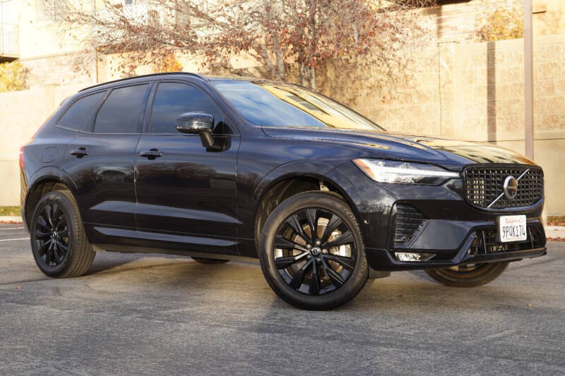 2025 Volvo XC60 B5 Plus Dark Theme