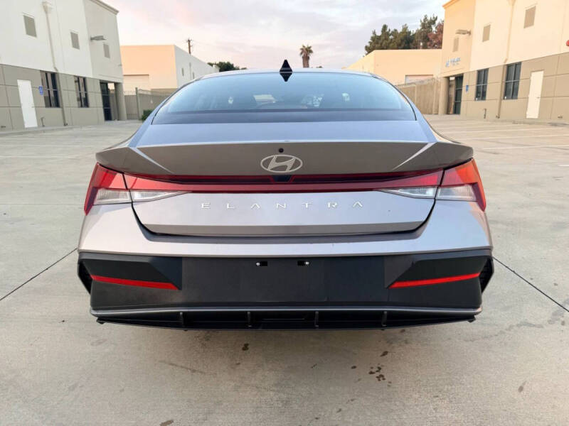 2024 Hyundai Elantra SE