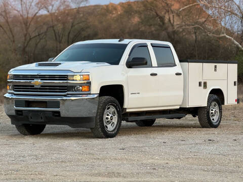 2018 Chevrolet Silverado 2500HD for sale at OVERDRIVE AUTO SALES, LLC. in Clarksville IN