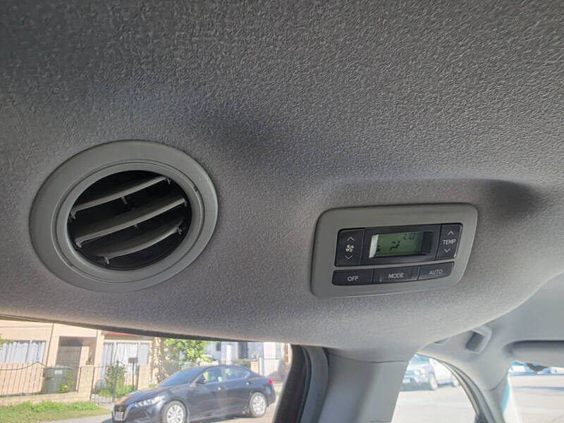 2013 Toyota Sienna SE 8-Passenger