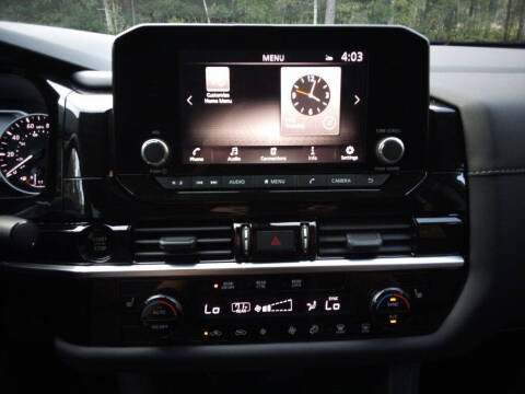 2025 Nissan Pathfinder SV