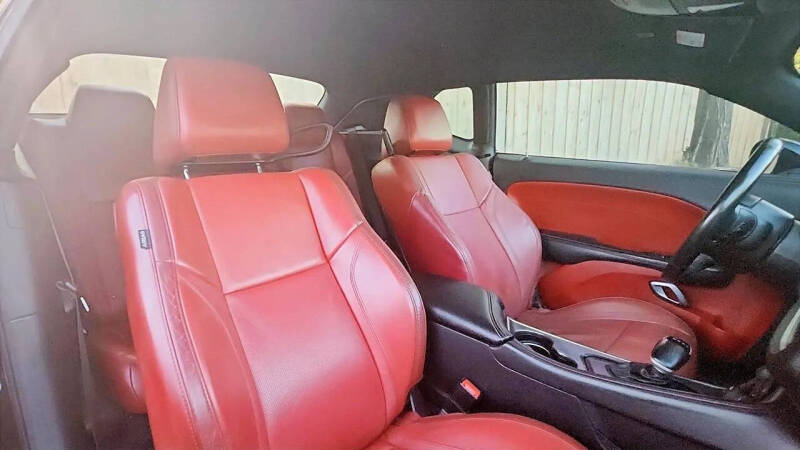 2017 Dodge Challenger SXT Plus