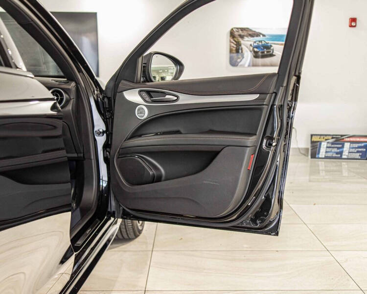 2025 Alfa Romeo Stelvio