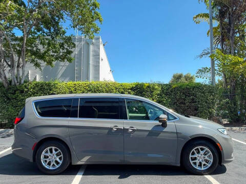 2023 Chrysler Pacifica Touring L