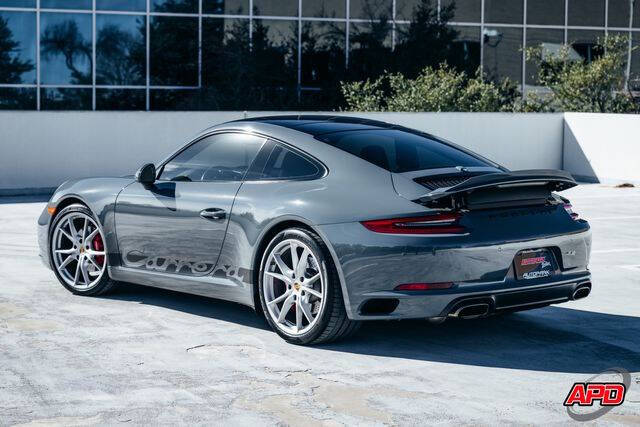 2017 Porsche 911 Carrera