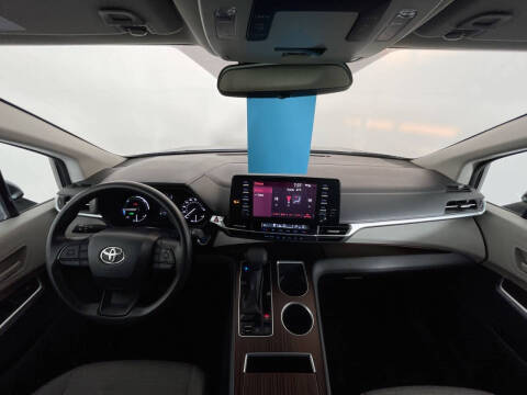 2023 Toyota Sienna LE 8-Passenger