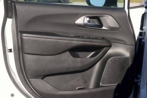 2026 Chrysler Voyager LX