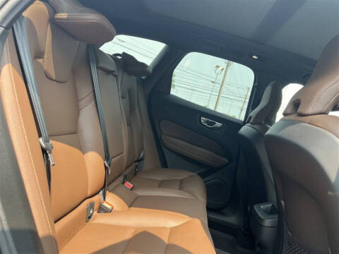 2023 Volvo XC60 B5 Plus Dark Theme