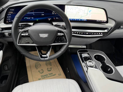 2025 Cadillac LYRIQ Luxury 1