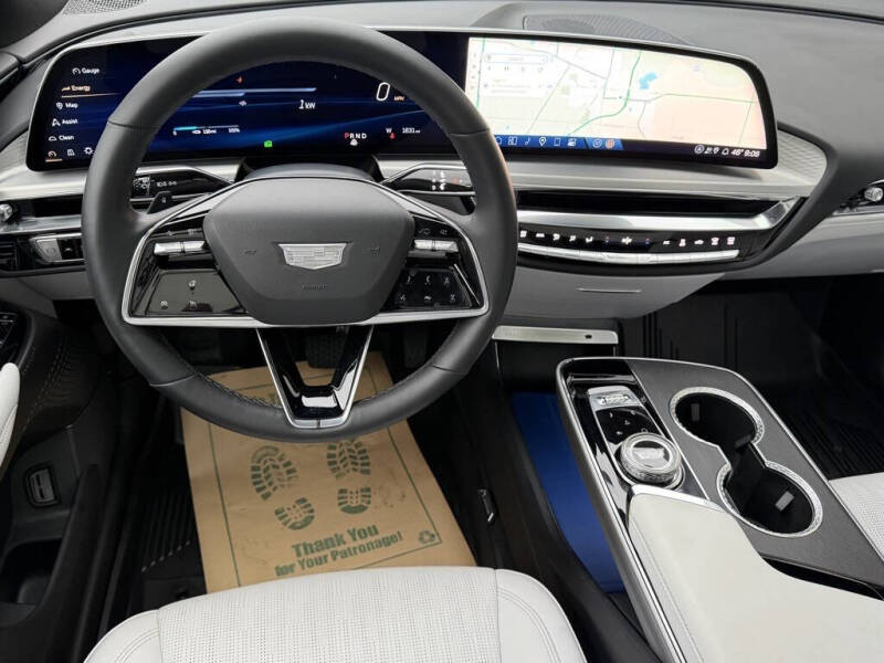 2025 Cadillac LYRIQ Luxury 1