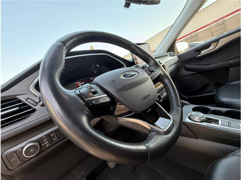 2022 Ford Escape SEL