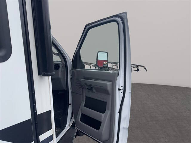 2021 Ford E-Series E-450 SD