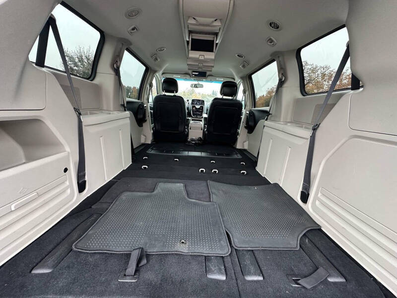 2016 Chrysler Town and Country Touring