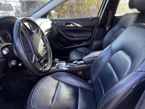 2017 Infiniti QX30 Premium