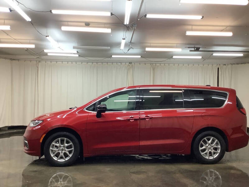 2025 Chrysler Pacifica Select