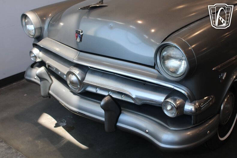 1954 Ford Crestline