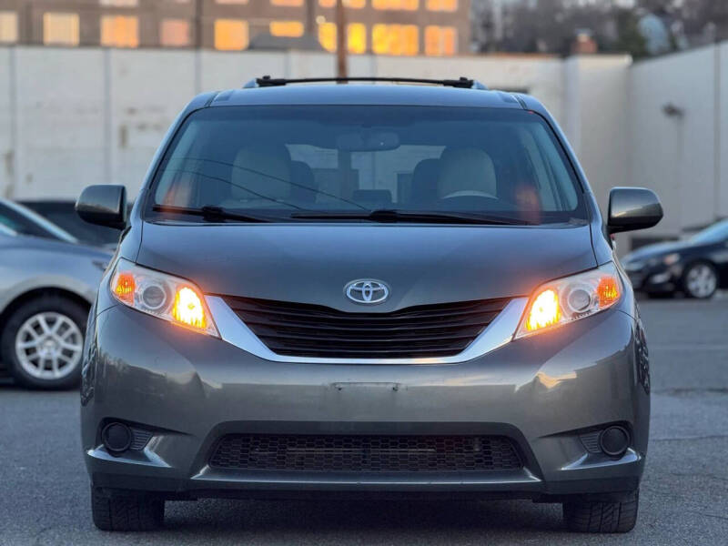 2014 Toyota Sienna LE 7-Passenger