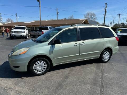 2006 Toyota Sienna for sale at McCormick Motors in Decatur IL
