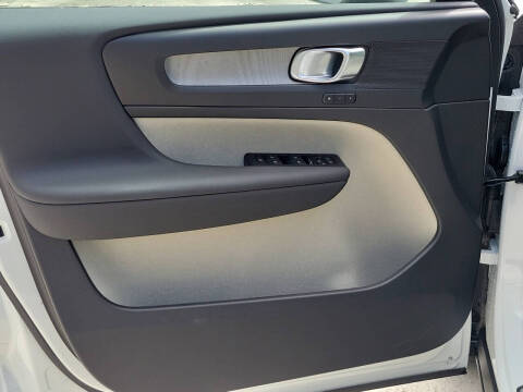 2026 Volvo XC40 B5 Plus