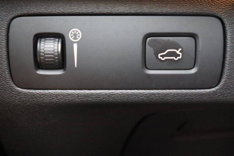 2018 Volvo XC90 T6 Momentum