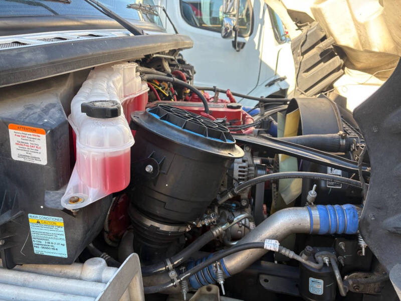 2018 Freightliner M2 106