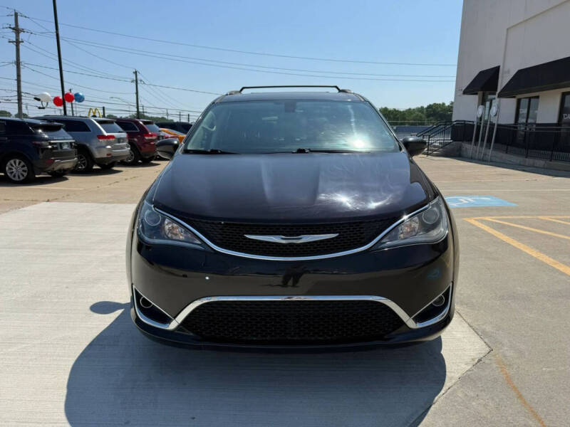 2017 Chrysler Pacifica Touring-L Plus