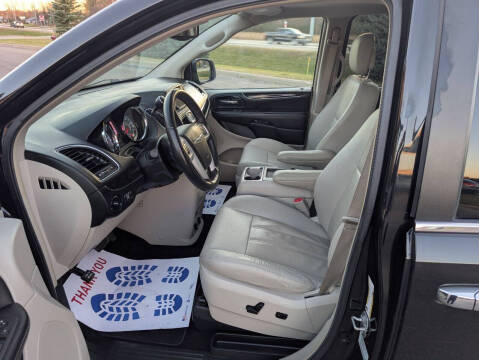 2016 Chrysler Town and Country Touring-L Anniversary Edition