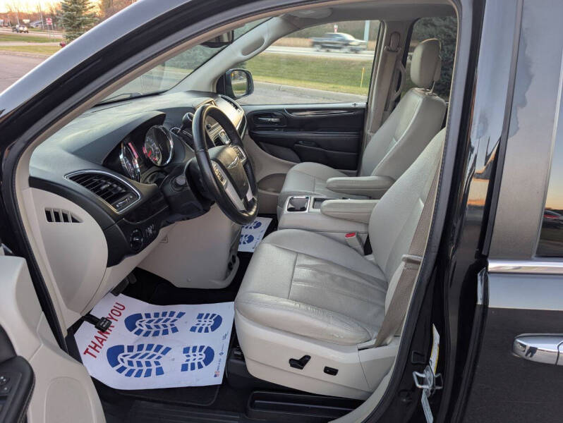 2016 Chrysler Town and Country Touring-L Anniversary Edition