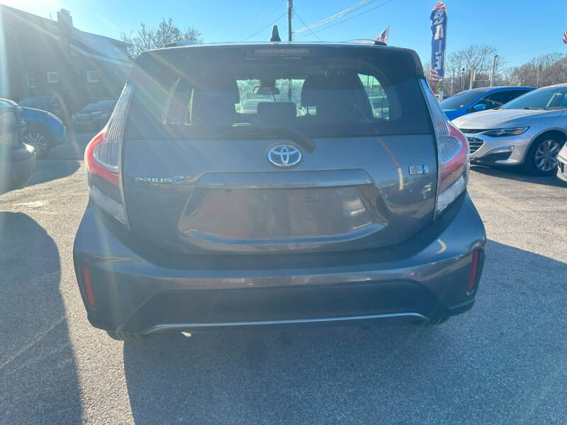 2018 Toyota Prius c Three