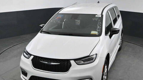 2025 Chrysler Pacifica Select